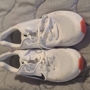 White Nike shoes for women